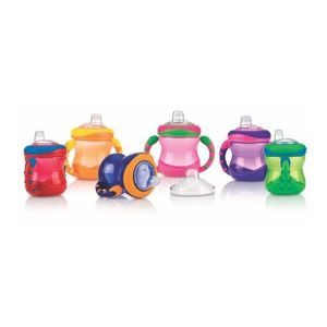 Vaso con manijas acolchadas y boquilla con tapa 240 ml